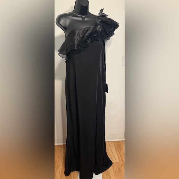 💃🏽IEENA for MAC DUGGAL One Shoulder Ruffle Evening Gown. Color: Black. Size: 12 - Picture 4 of 9